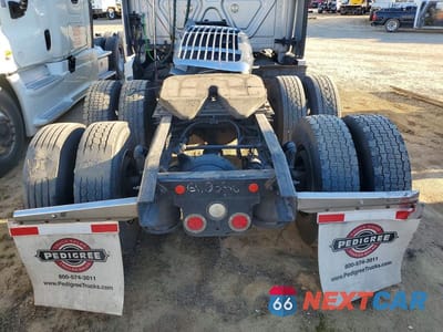 Zdjęcie 9 z 10 samochodu: 2018 FREIGHTLINER CASCADIA 125