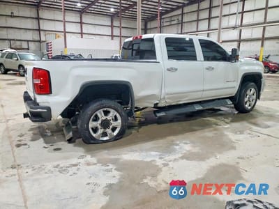 Trzecie zdjęcie samochodu z tyłu: 2018 GMC SIERRA K2500 SLT VIN:1GT12TEY5JF284240 - miniatura