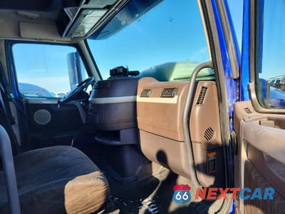 Piąte zdjęcie samochodu w środku: 2015 VOLVO VN VNL VIN:4V4NC9EH5FN156681 - miniatura