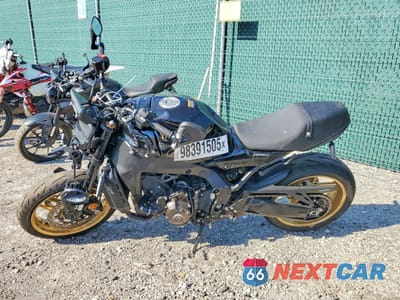 Trzecie zdjęcie samochodu z tyłu: 2025 YAMAHA MTM890 VIN:JYARN96EXSA000919 - miniatura
