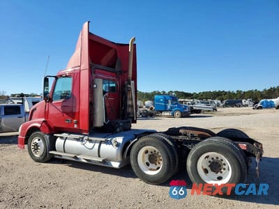 Trzecie zdjęcie samochodu z tyłu: 2014 VOLVO VNL SEMI TRUCK VIN:4V5NC9UG1EN147091 - miniatura