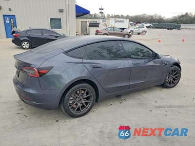 Trzecie zdjęcie samochodu z tyłu: 2023 TESLA MODEL 3 VIN:5YJ3E1EA5PF682438 - miniatura