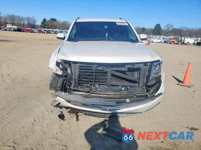 Piąte zdjęcie samochodu w środku: 2018 CHEVROLET SUBURBAN C1500 LT VIN:1GNSCHKCXJR254163 - miniatura