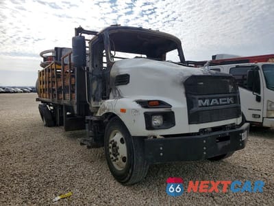 2024 MACK MD FLATBED TRUCK WITH CRASH ATTENUATOR 1M2MDBAA1RS009649 - główne zdjęcie licytacji z USA - miniatura