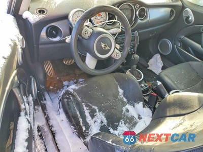 Zdjęcie 8 z 13 samochodu: 2005 MINI COOPER S VIN:WMWRE33505TG96737 - miniatura