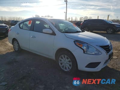 Czwarte zdjęcie samochodu z boku: 2019 NISS VERSA S VIN:3N1CN7AP5KL840481 - miniatura
