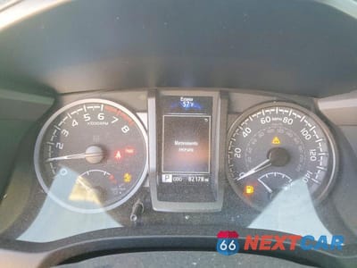 Zdjęcie 9 z 12 samochodu: 2021 TOYOTA TACOMA VIN:3TMCZ5AN5MM398125 - miniatura