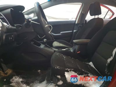 Zdjęcie 7 z 12 samochodu: 2016 KIA FORTE LX VIN:KNAFK4A61G5609218 - miniatura