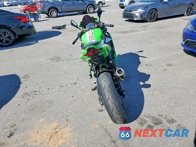 Czwarte zdjęcie samochodu z boku: 2025 KAWASAKI ZX400 VIN:ML5ZXCS1XSDA41397 - miniatura