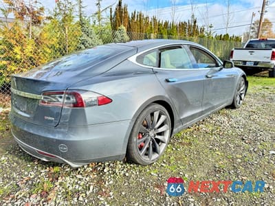 Czwarte zdjęcie samochodu z boku: 2014 TESLA MODEL S VIN:5YJSA1H17EFP29887 - miniatura