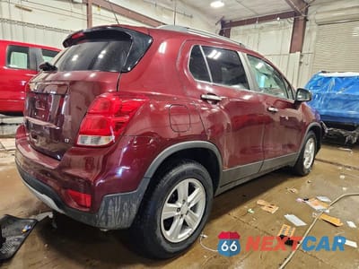 Trzecie zdjęcie samochodu z tyłu: 2017 CHEVROLET TRAX 1LT VIN:3GNCJLSB6HL165132 - miniatura