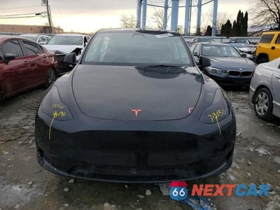 Piąte zdjęcie samochodu w środku: 2023 TESLA MODEL Y VIN:7SAYGDEE9PA186143 - miniatura
