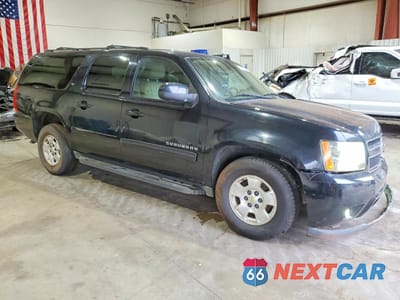 Czwarte zdjęcie samochodu z boku: 2011 CHEVROLET SUBURBAN C1500 LT VIN:1GNSCJE05BR181780 - miniatura