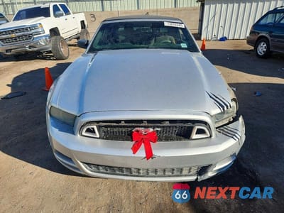 Piąte zdjęcie samochodu w środku: 2014 FORD MUSTANG VIN:1ZVBP8EM1E5311300 - miniatura