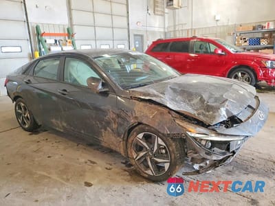 Czwarte zdjęcie samochodu z boku: 2023 HYUNDAI ELANTRA SEL VIN:5NPLS4AG0PH110912 - miniatura