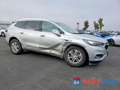 Czwarte zdjęcie samochodu z boku: 2020 BUICK ENCLAVE ESSENCE VIN:5GAERBKW7LJ236671 - miniatura