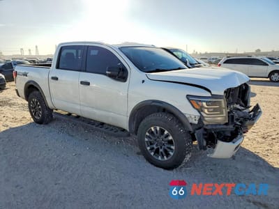Czwarte zdjęcie samochodu z boku: 2021 NISSAN TITAN SV VIN:1N6AA1ED8MN524473 - miniatura