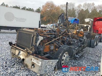Drugie zdjęcie samochodu z przodu: 2007 FREIGHTLINER COLUMBIA 120 SEMI TRUCK VIN:1FUJA6CK67LY49651 - miniatura
