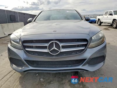 Piąte zdjęcie samochodu w środku: 2018 MERCEDES-BENZ C 300 VIN:55SWF4JB2JU247103 - miniatura