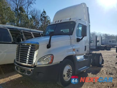 Drugie zdjęcie samochodu z przodu: 2016 FREIGHTLINER CASCADIA 125 SEMI TRUCK VIN:1FUBGEDV3GLHC5650 - miniatura