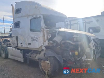 Zdjęcie 9 z 10 samochodu: 2019 VOLVO VNL SEMI TRUCK VIN:4V4NC9TH4KN217788 - miniatura