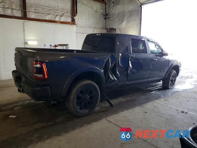 Trzecie zdjęcie samochodu z tyłu: 2022 RAM 2500 LARAMIE VIN:3C6UR5NLXNG324638 - miniatura