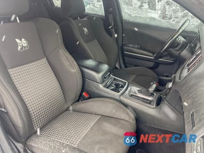 Piąte zdjęcie samochodu w środku: 2019 DODGE CHARGER SCAT PACK VIN:2C3CDXGJ1KH662732 - miniatura
