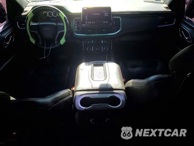 Zdjęcie 8 z 13 samochodu: 2021 CHEVROLET SUBURBAN C VIN:1GNSCEKD0MR326614 - miniatura