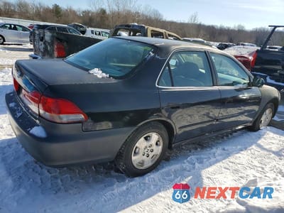Trzecie zdjęcie samochodu z tyłu: 2002 HONDA ACCORD EX VIN:1HGCG16562A064365 - miniatura