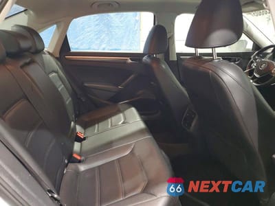 Zdjęcie 10 z 11 samochodu: 2017 VOLKSWAGEN PASSAT SE VIN:1VWBT7A33HC049153 - miniatura
