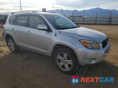 Czwarte zdjęcie samochodu z boku: 2007 TOYOTA RAV4 SPORT VIN:JTMBK32V376024653 - miniatura