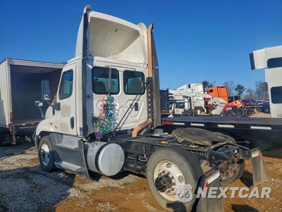 Trzecie zdjęcie samochodu z tyłu: 2016 FREIGHTLINER CASCADIA 125 SEMI TRUCK VIN:1FUBGEDV6GLHC5609 - miniatura