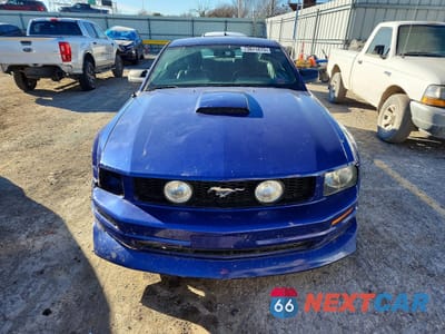 Piąte zdjęcie samochodu w środku: 2005 FORD MUSTANG VIN:1ZVFT80N955149316 - miniatura