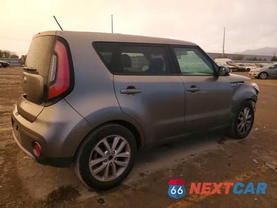 Trzecie zdjęcie samochodu z tyłu: 2019 KIA SOUL + VIN:KNDJP3A50K7655491 - miniatura