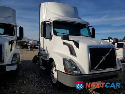 2017 VOLVO VN VNL 4V4N39TG9HN987968 - główne zdjęcie licytacji z USA - miniatura
