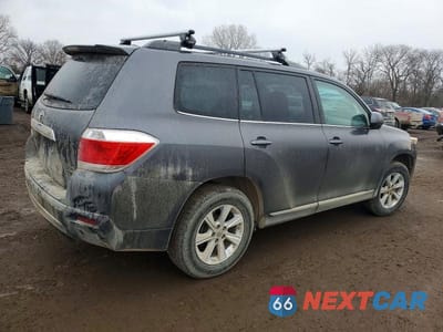 Trzecie zdjęcie samochodu z tyłu: 2013 TOYOTA HIGHLANDER BASE VIN:5TDBK3EH5DS180730 - miniatura