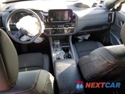 Zdjęcie 8 z 13 samochodu: 2025 NISSAN PATHFINDER ROCK CREEK VIN:5N1DR3BD8SC224476 - miniatura