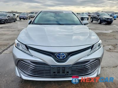 Piąte zdjęcie samochodu w środku: 2018 TOYOTA CAMRY HYBRID XLE VIN:4T1B21HK0JU003839 - miniatura