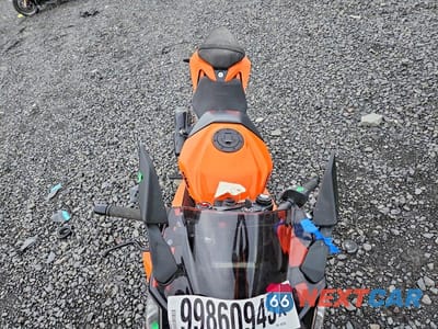 Piąte zdjęcie samochodu w środku: 2024 KTM 390 RC VIN:MD2JYJ402RN207285 - miniatura