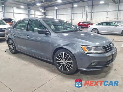 Czwarte zdjęcie samochodu z boku: 2015 VOLKSWAGEN JETTA SE VIN:3VWD17AJ7FM420873 - miniatura