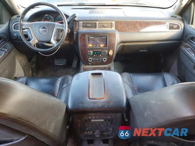Zdjęcie 8 z 12 samochodu: 2013 GMC YUKON DENALI VIN:1GKS2EEF3DR246852 - miniatura