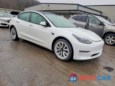 Czwarte zdjęcie samochodu z boku: 2022 TESLA MODEL 3 VIN:5YJ3E1EB2NF248368 - miniatura