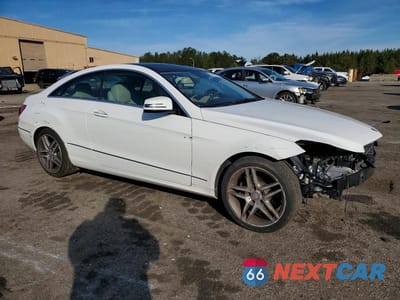 Czwarte zdjęcie samochodu z boku: 2014 MERCEDES-BENZ E 350 VIN:WDDKJ5KBXEF282319 - miniatura
