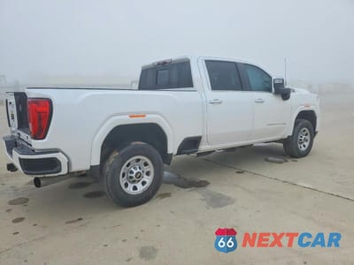 Trzecie zdjęcie samochodu z tyłu: 2022 GMC SIERRA K2500 DENALI VIN:1GT49REY9NF324711 - miniatura