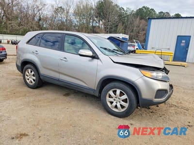 Czwarte zdjęcie samochodu z boku: 2013 KIA SORENTO LX VIN:5XYKT3A18DG376230 - miniatura