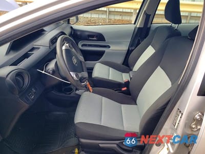 Zdjęcie 7 z 13 samochodu: 2013 TOYOTA PRIUS C VIN:JTDKDTB37D1551838 - miniatura