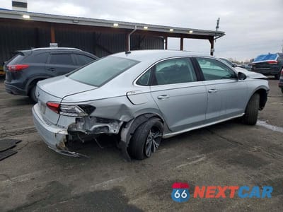 Trzecie zdjęcie samochodu z tyłu: 2021 VOLKSWAGEN PASSAT SE VIN:1VWSA7A33MC009042 - miniatura