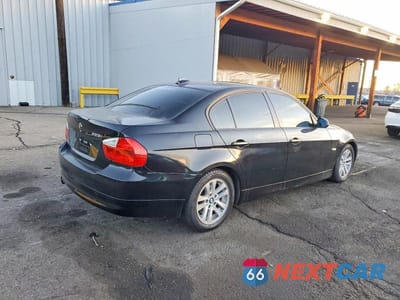 Trzecie zdjęcie samochodu z tyłu: 2006 BMW 325 I VIN:WBAVB13596PT23618 - miniatura