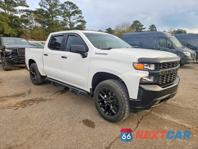 Czwarte zdjęcie samochodu z boku: 2020 CHEVROLET SILVERADO K1500 VIN:1GCUYAEF0LZ125321 - miniatura