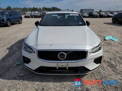 Piąte zdjęcie samochodu w środku: 2019 VOLVO S60 T6 R-DESIGN VIN:7JRA22TM3KG014740 - miniatura